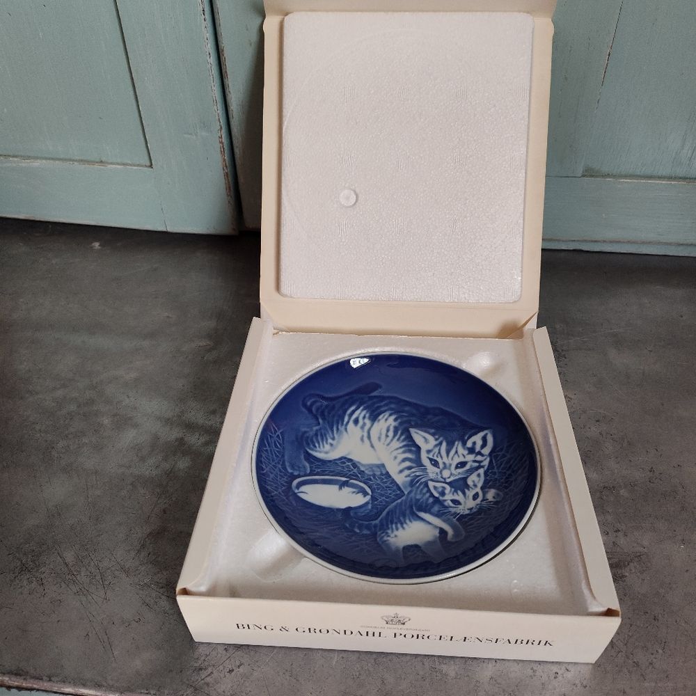 Vintage Bing & Grondahl 1971 Copenhagen Porcelain Mother's Day 6" Cat Plate